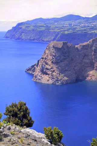 Baia de Entre-Morros Velas - São Jorge Açores 2004